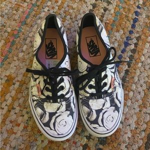 Vans 6.5 M Women’s Black/White Floral Tennis Shoes.